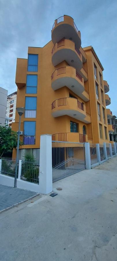 Rigandi Lägenhet Durrës Exteriör bild